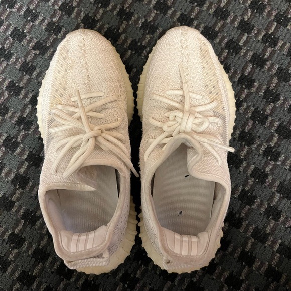 Yeezy 350 v2 bone mens US 6.5/EU 39.5